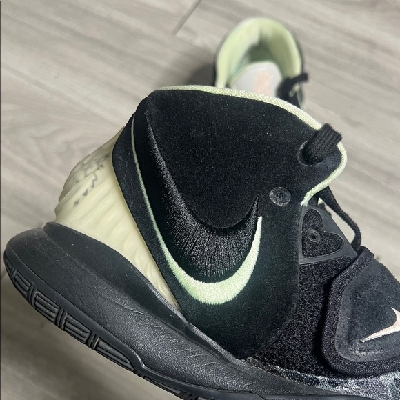 Nike Kyrie “Asia” Black and White Sneakers main image 5